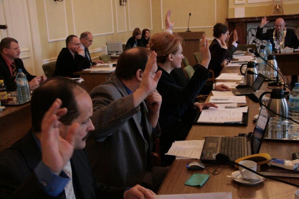 Wątpliwe oszczędności - zakup laptopów dla radnych to koszt ok. 30 tys. zł Wątpliwe oszczędności - zakup laptopów dla radnych to koszt ok. 30 tys. zł