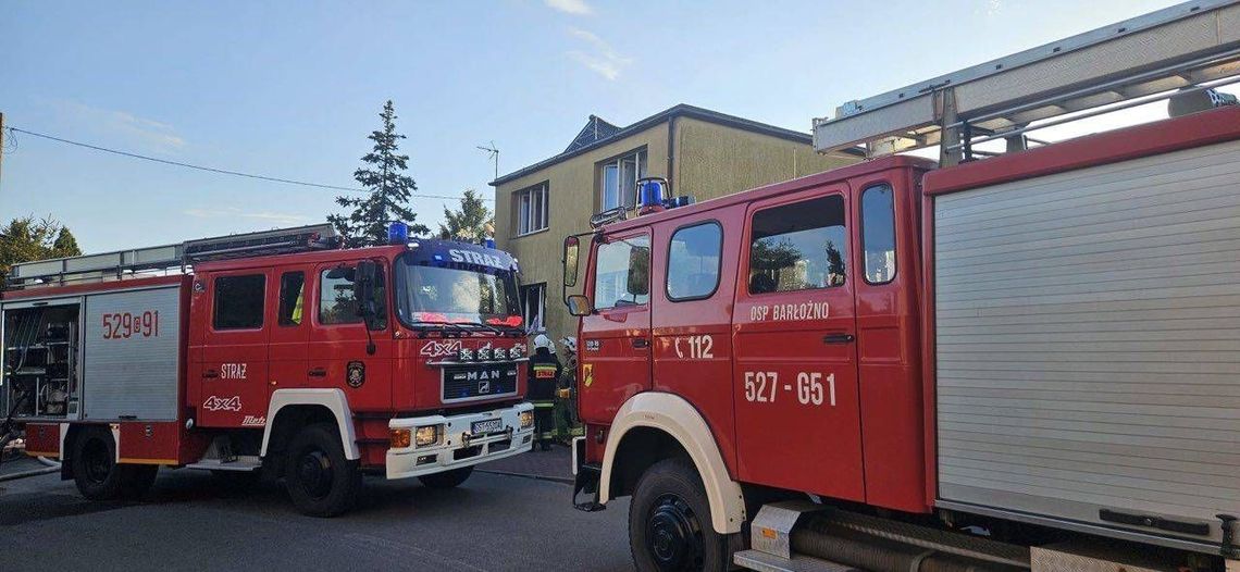 WAŻNE: Pożar w Kościelnej Jani. Strażacy wynieśli z mieszkania nieprzytomnego mężczyznę