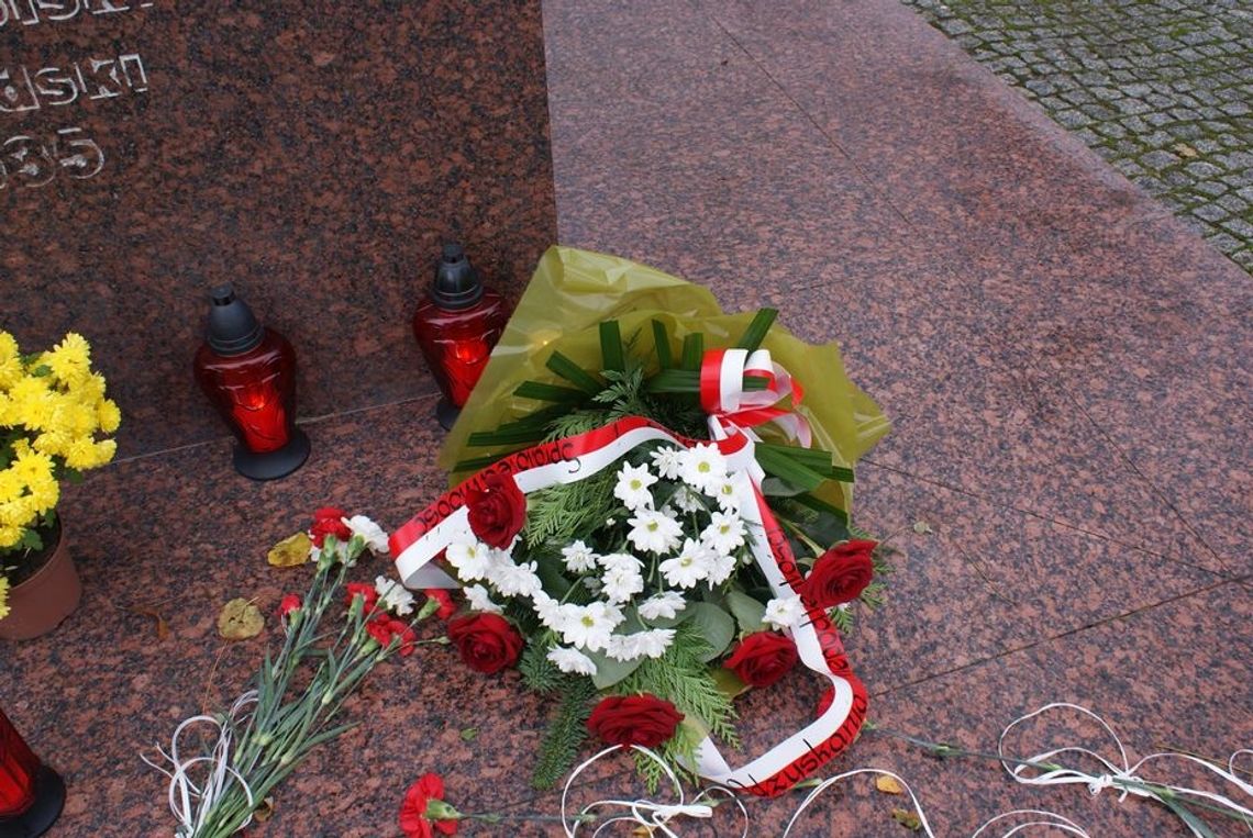 Wdzięczni za niepodległość - z &quot;Godnością&quot; 