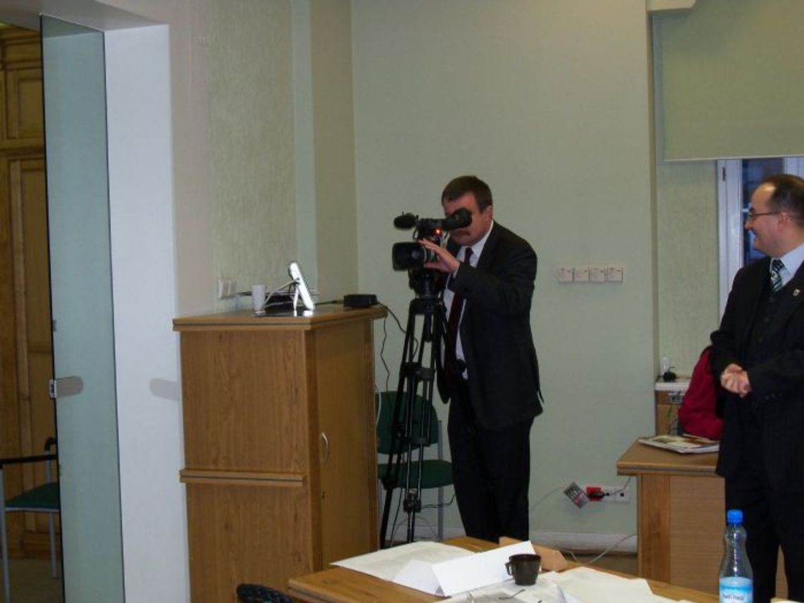 „Wędrujący mikrofon" i puszka na paliwo radnego Kulasa „Wędrujący mikrofon" i puszka na paliwo radnego Kulasa