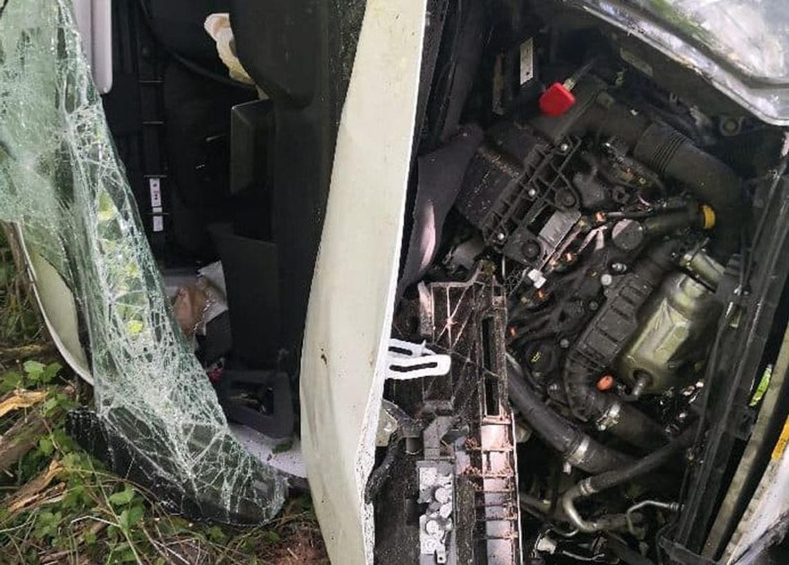 Weekend czerwcowy zakończony zderzeniem z drzewem...