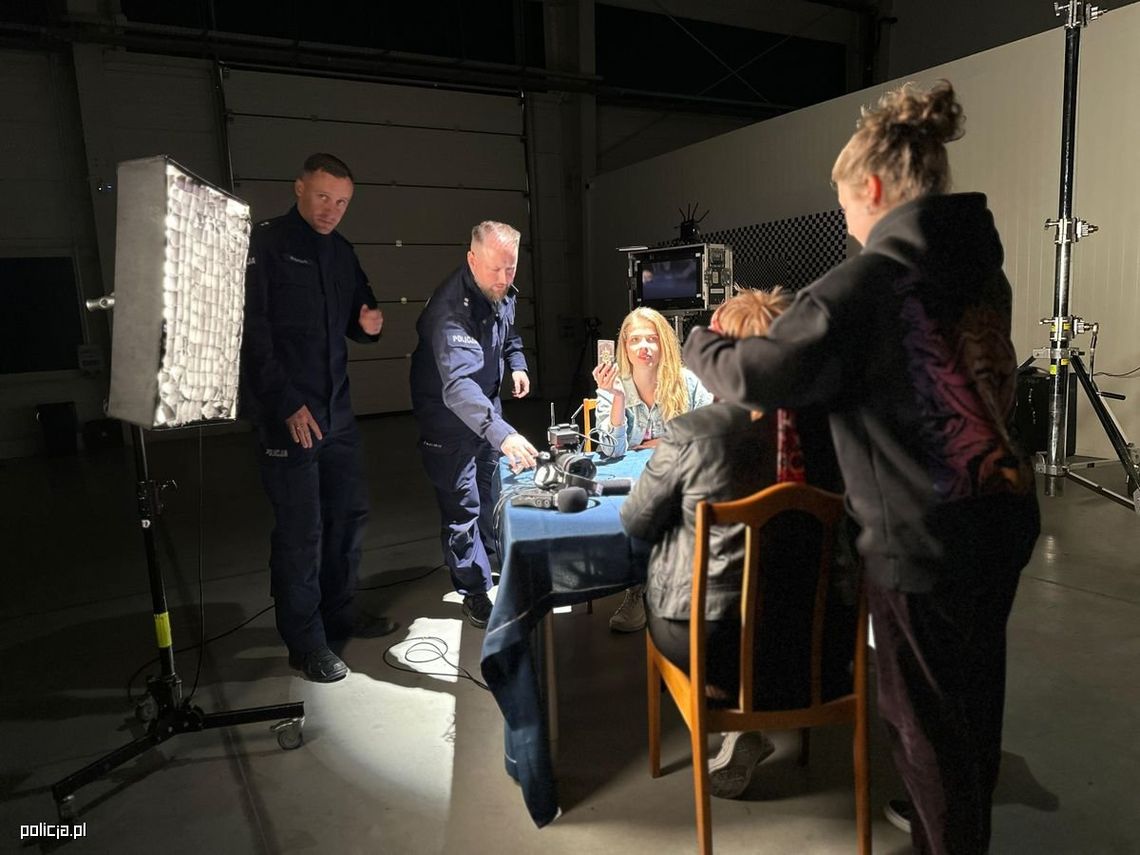 [WIDEO] Rusza kampania #TwojeŻycieTwojaKarta – wspólna akcja Policji i Fundacji La Strada przeciwko handlowi ludźmi