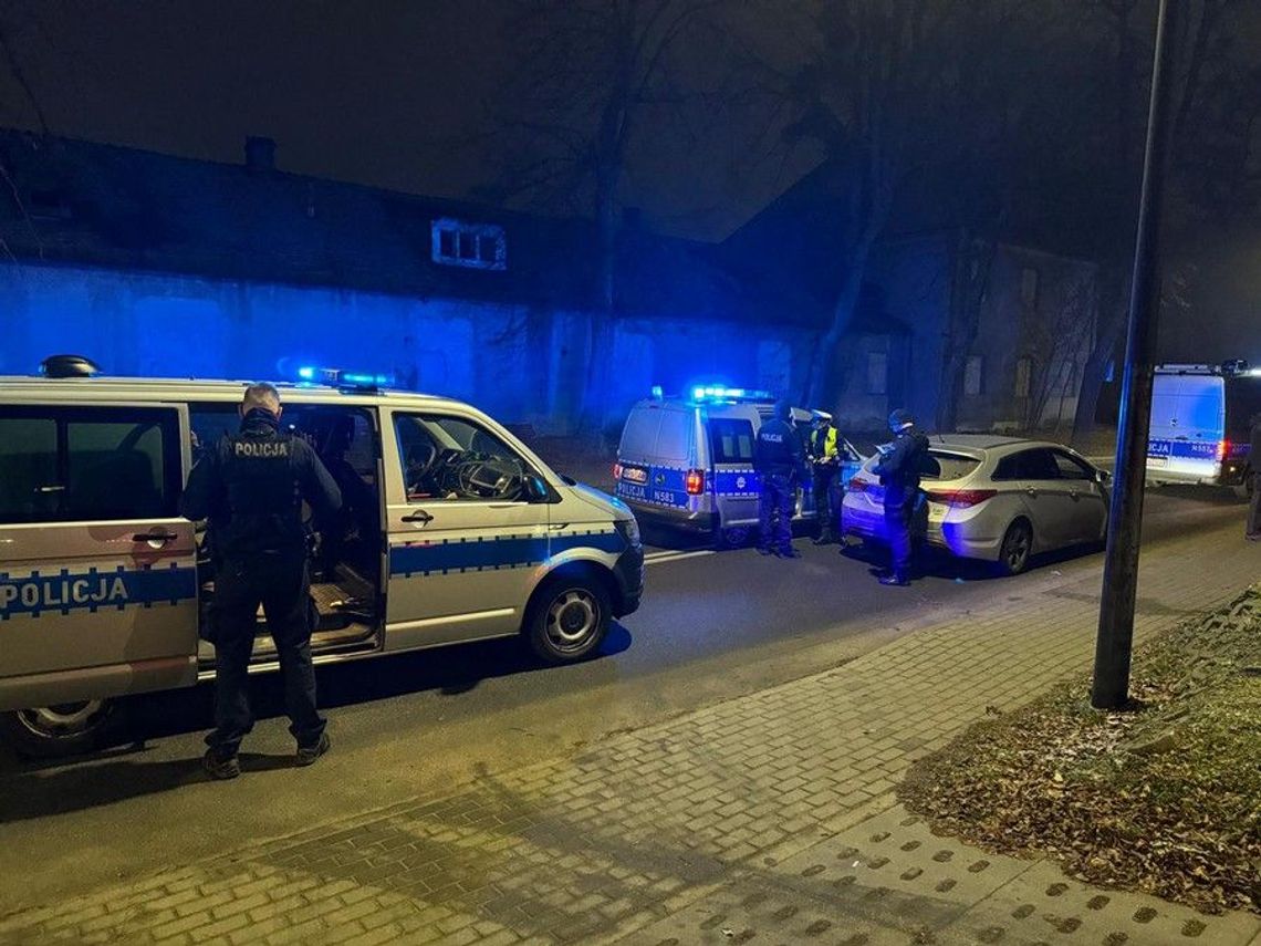 [WIDEO] Spowodował 3 kolizje i jechał po chodniku. Był tak pijany, że nie potrafił dmuchnąć w alkomat