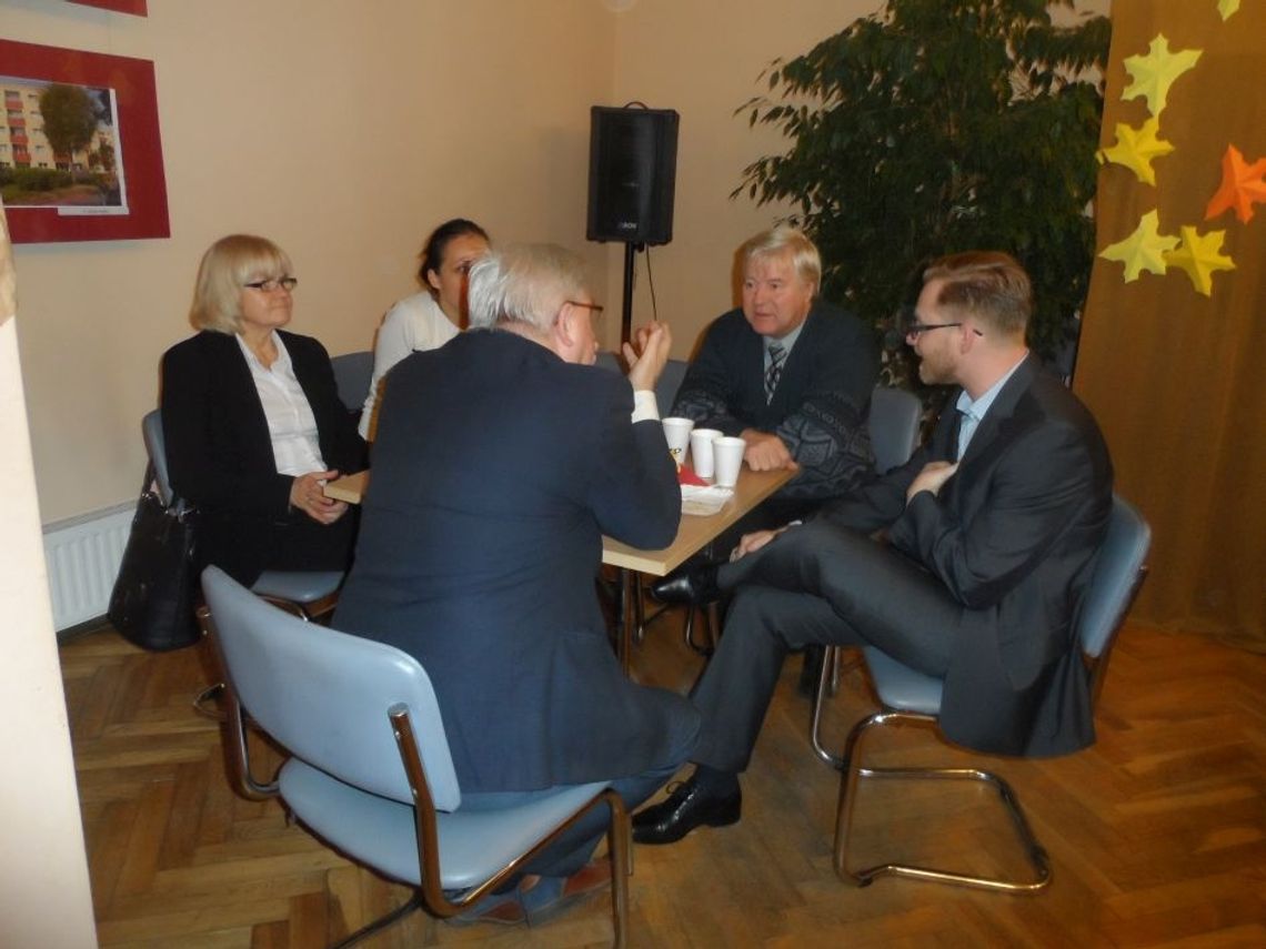 Wieczór wyborczy w sztabach - zobacz jak kandydaci oczekują na wyniki Wieczór wyborczy w sztabach - zobacz jak kandydaci oczekują na wyniki