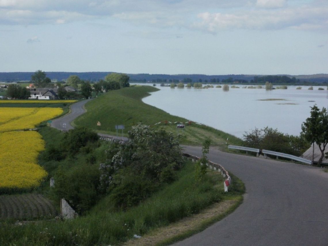 Wielka fala powodziowa opuszcza Gniew. Stan alarmowy trwa Wielka fala powodziowa opuszcza Gniew. Stan alarmowy trwa