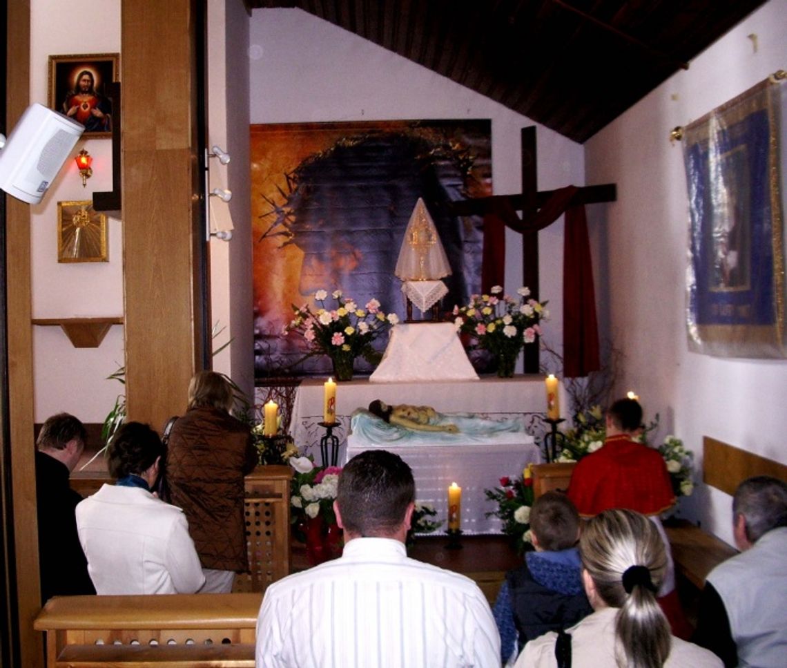 Wielka Sobota - dzień milczenia i czuwania przy Grobie Jezusa Wielka Sobota - dzień milczenia i czuwania przy Grobie Jezusa