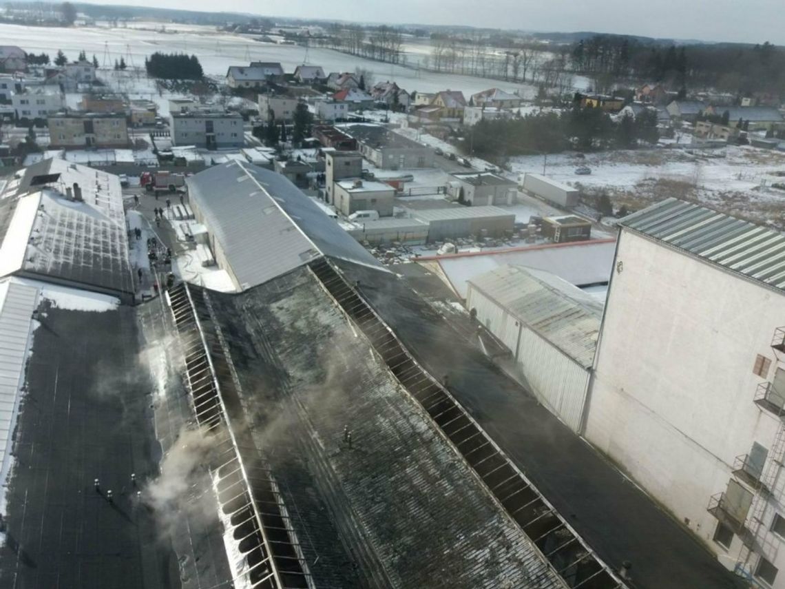 Wielki pożar w Nowej Wsi Rzecznej. W akcji brało udział 19 zastępów straży Wielki pożar w Nowej Wsi Rzecznej. W akcji brało udział 19 zastępów straży