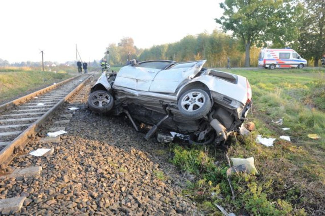 Wjechał pod pociąg - ciężko ranny kierowca Wjechał pod pociąg - ciężko ranny kierowca