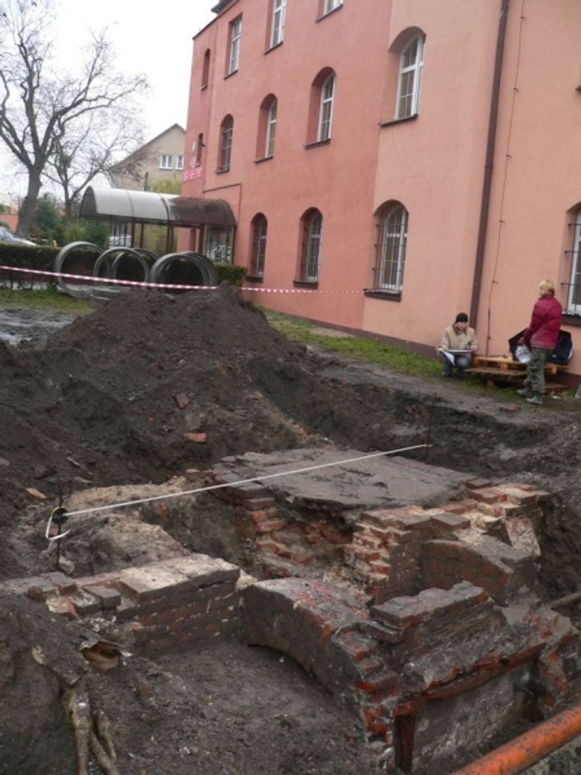 Wkopali się w zamkową fosę - badania archeologiczne w Gniewie Wkopali się w zamkową fosę - badania archeologiczne w Gniewie