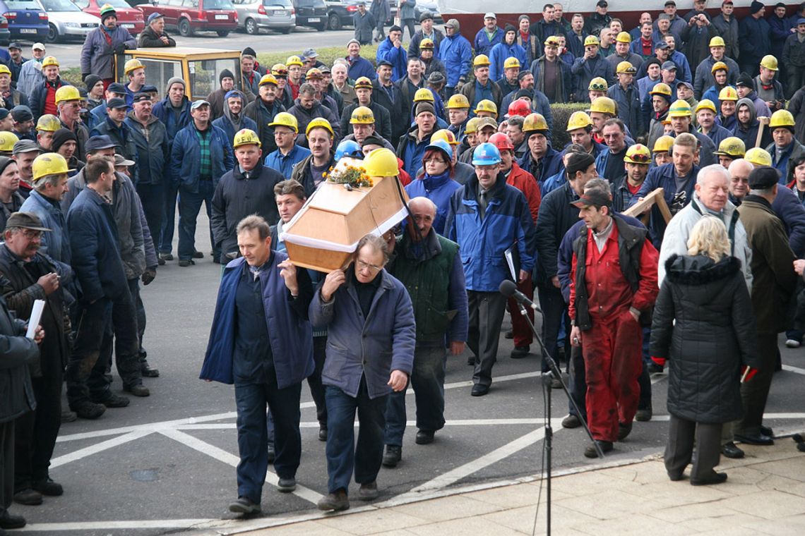 Władza ogranicza podstawowe prawo wolności obywateli Władza ogranicza podstawowe prawo wolności obywateli