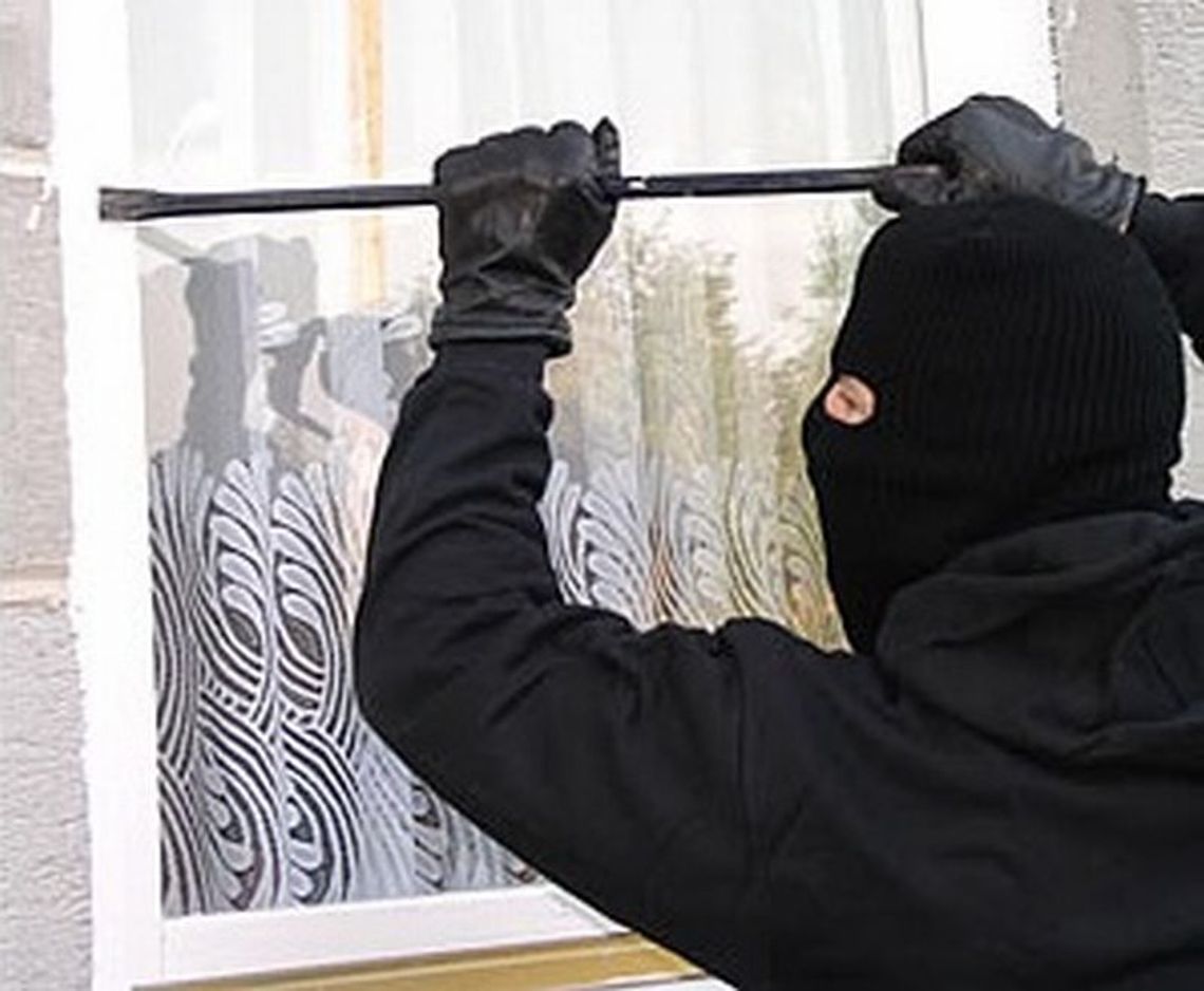 Włamania we wsi Miłobądz. Usypiają gazem i okradają