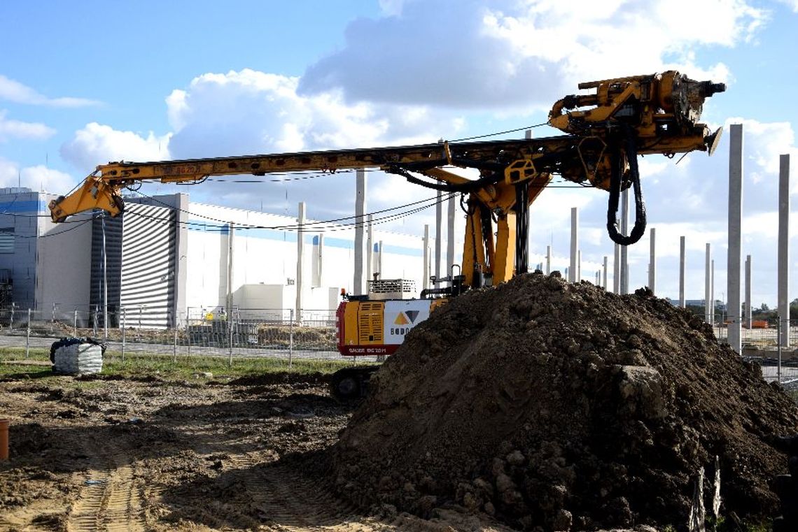 Wmurowano kamień pod nową halę Flexa. Przybędzie kilkadziesiąt nowych miejsc pracy