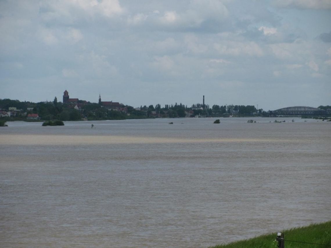 Woda w Wiśle znowu wzrośnie. Koniec alarmu dopiero w czerwcu Woda w Wiśle znowu wzrośnie. Koniec alarmu dopiero w czerwcu