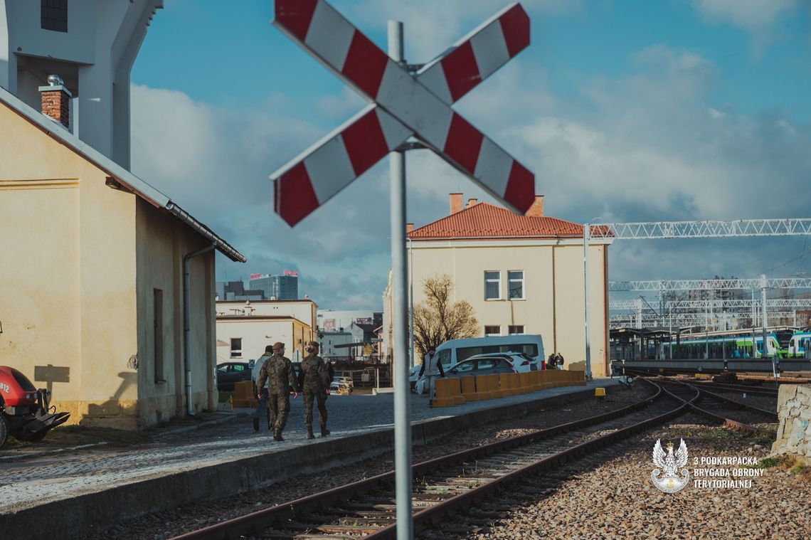 Wojska Obrony Terytorialnej prowadzą przeszukania torów, mostów kolejowych i przepustów w całym kraju