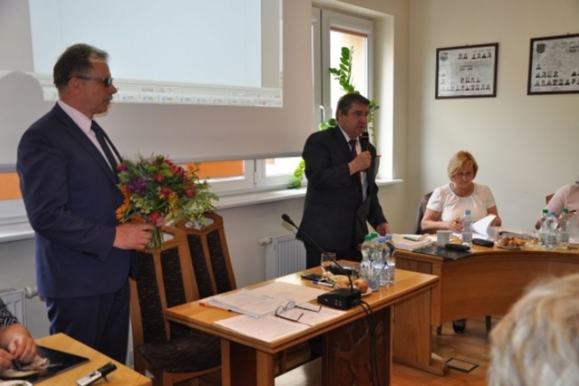 Wójt Rezmerowski z absolutorium. 14 głosów „za” Wójt Rezmerowski z absolutorium. 14 głosów „za”