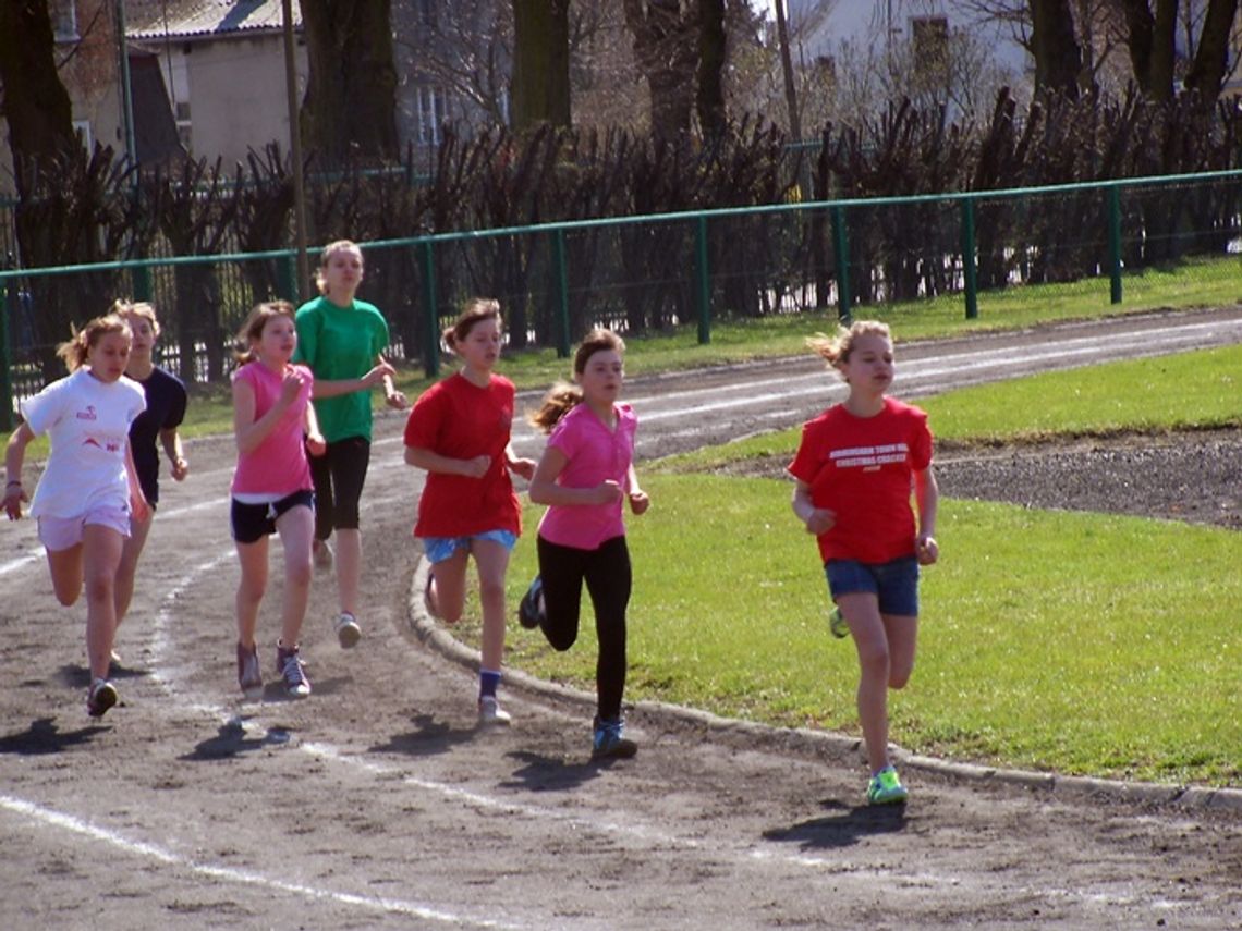 Wolnym truchtem w kierunku stadionu Wolnym truchtem w kierunku stadionu