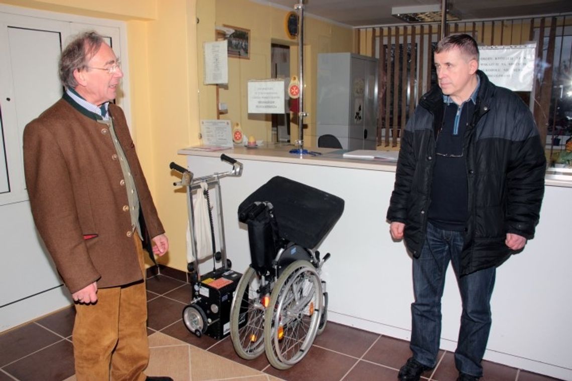 Wózek i klarnet dla potrzebujących