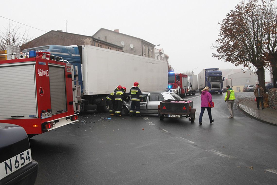 Wpadł w poślizg i zderzył się z TIR-em Wpadł w poślizg i zderzył się z TIR-em
