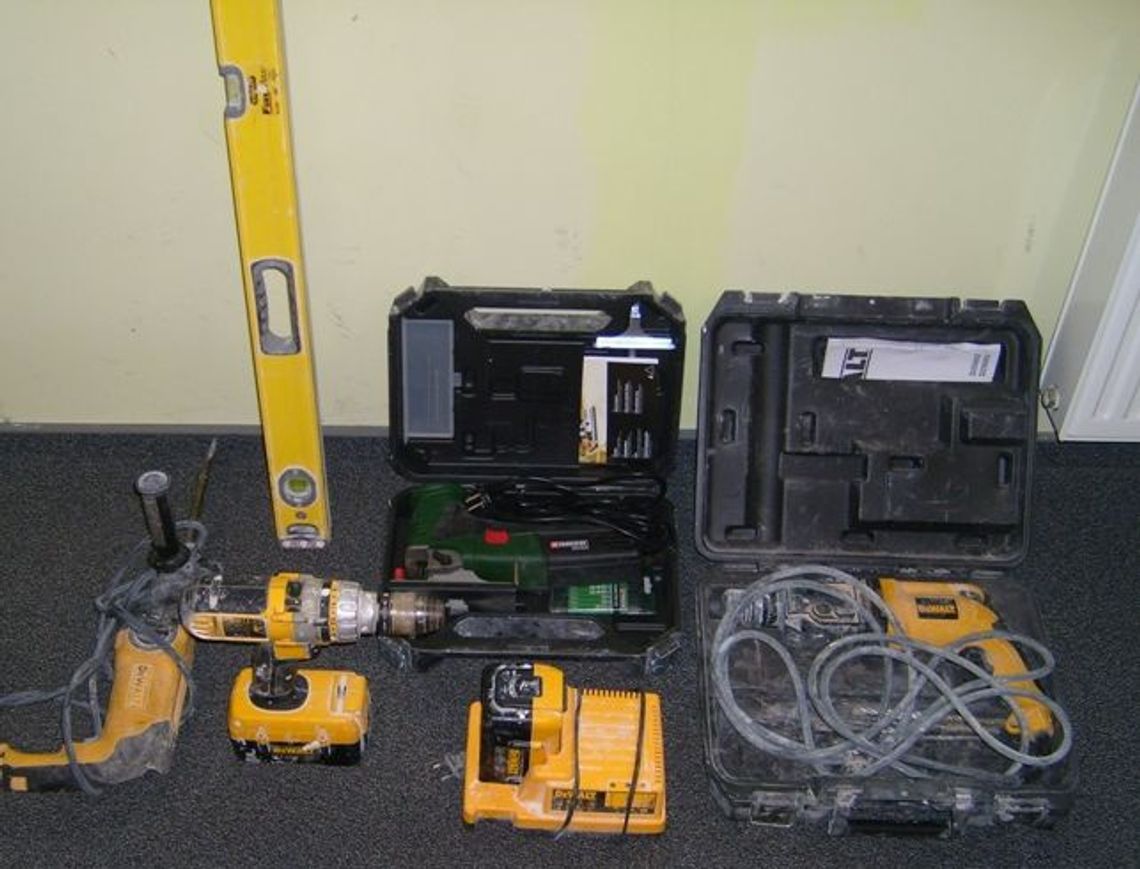 Wpadli w zasadzkę. Chcieli właścicielowi odsprzedać zabrane przemocą narzędzia Wpadli w zasadzkę. Chcieli właścicielowi odsprzedać zabrane przemocą narzędzia