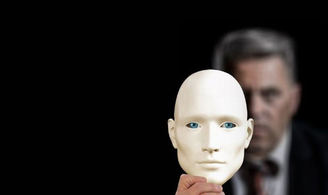 Wpisywał się do grafiku jako obecny w pracy, po czym wychodził... do innej pracy