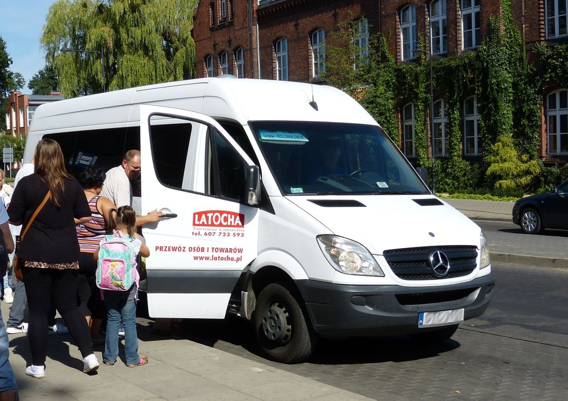 Wraca temat przeładowanych autobusów. Właściciel odpiera zarzuty Wraca temat przeładowanych autobusów. Właściciel odpiera zarzuty