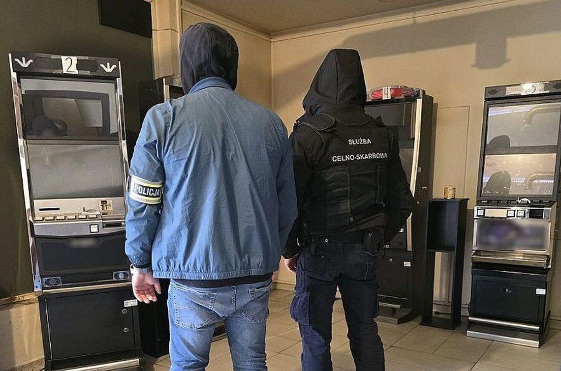 Wspólna akcja KAS i TCZEWSKIEJ POLICJI! Zarekwirowane automaty, zatrzymanie, a postępowanie w toku Wspólna akcja KAS i TCZEWSKIEJ POLICJI! Zarekwirowane automaty, zatrzymanie, a postępowanie w toku