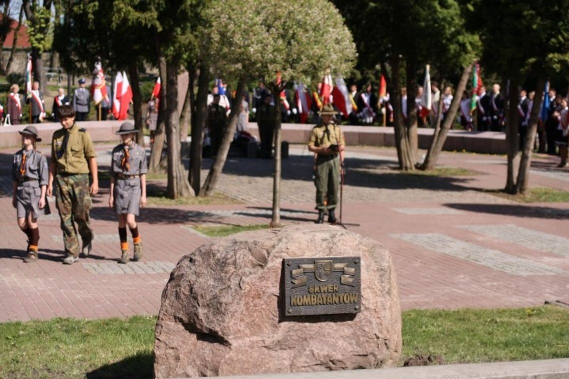 Wspólne śpiewanie na placu JP II