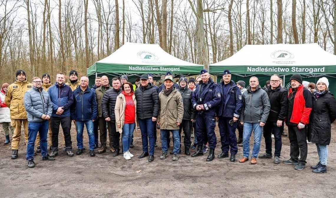 Wspólnie posadzili las na nowe 100-lecie