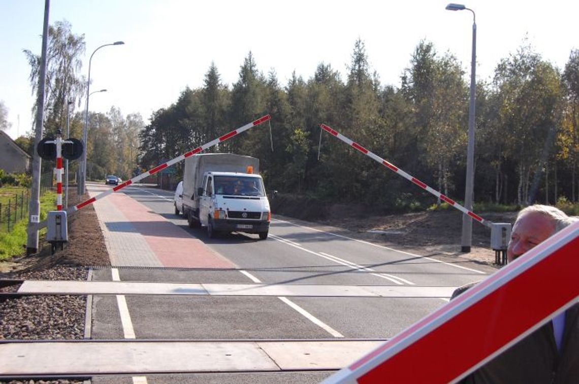 Wstęga przecięta, będą inwestorzy? Oddano ponad 3 km trasy Swarożyn - Godziszewo Wstęga przecięta, będą inwestorzy? Oddano ponad 3 km trasy Swarożyn - Godziszewo