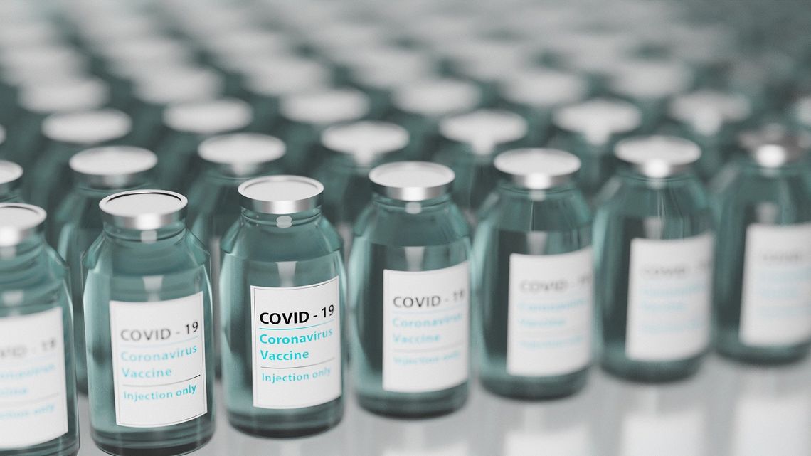 Wstrzymane szczepienia przeciwko COVID-19 grupy zero. Czy zagrożone są też inne grupy? 