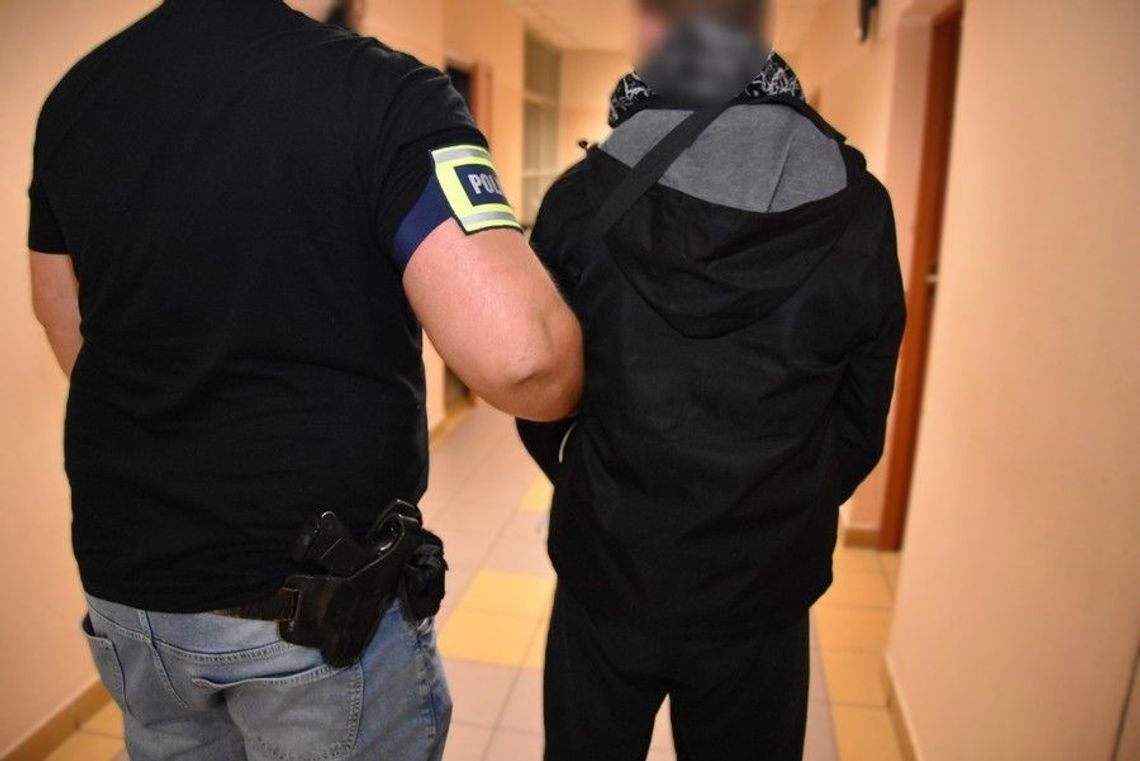 Wtargnęli w kominiarkach do mieszkania 58-latka i zaatakowali go gazem!