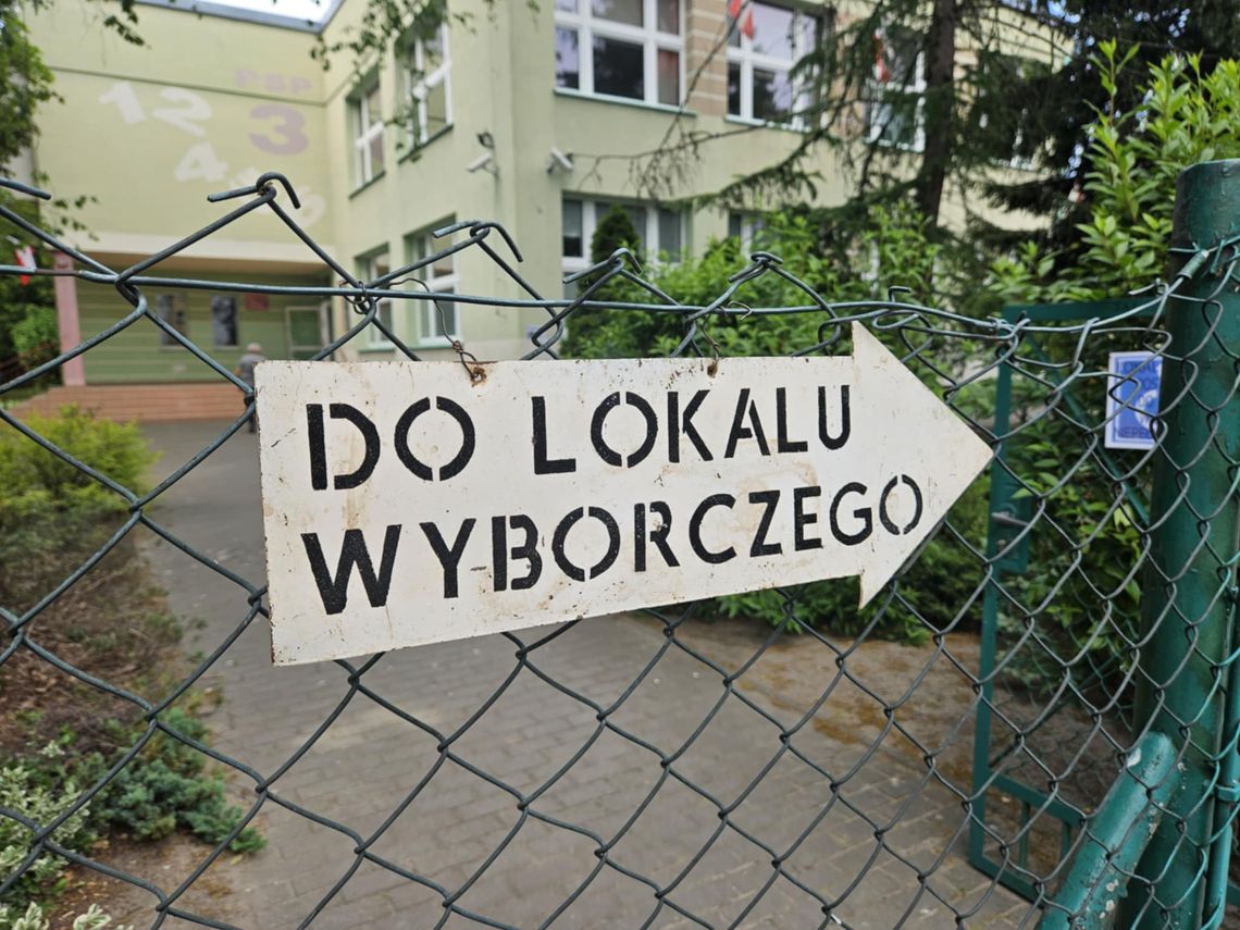 Wybory prezydenckie 2025: frekwencja na godz. 17 wyniosła 54,91 proc. Wybory prezydenckie 2025: frekwencja na godz. 17 wyniosła 54,91 proc.