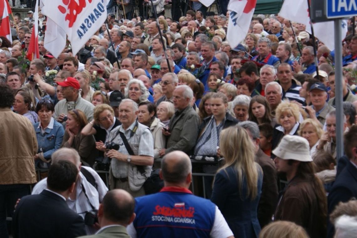 WYBORY PREZYDENCKIE. Kaczyński z Solidarnością w Gdańsku, Komorowski z Platformą w Sopocie WYBORY PREZYDENCKIE. Kaczyński z Solidarnością w Gdańsku, Komorowski z Platformą w Sopocie