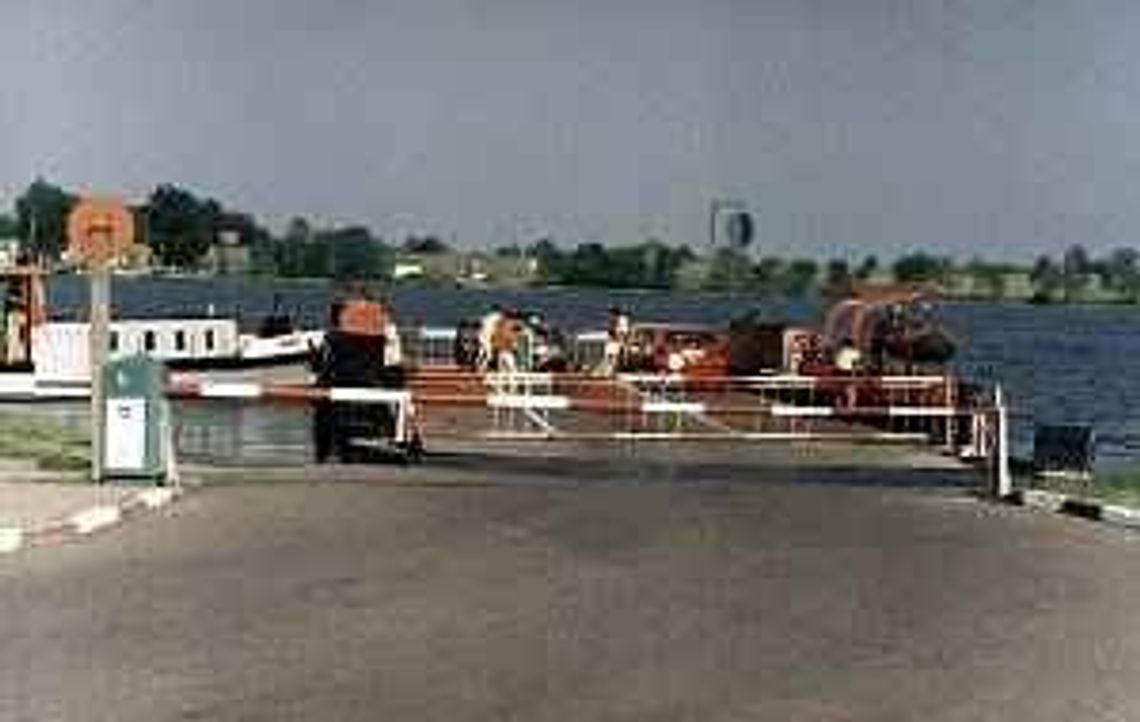 Wybuch rozgrzanej opony. Gorące płaty i odłamki raniły dzieci Wybuch rozgrzanej opony. Gorące płaty i odłamki raniły dzieci