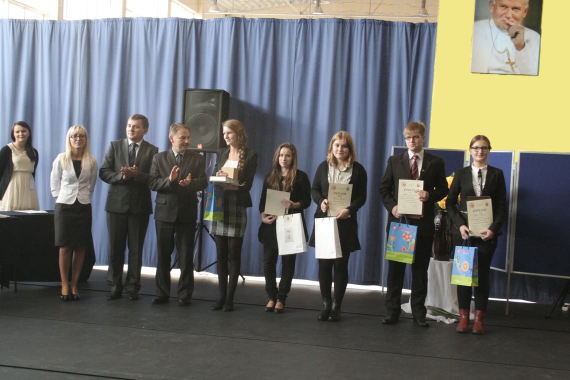 Wyjątkowy konkurs recytatorski. Poezja, która inspiruje do działań Wyjątkowy konkurs recytatorski. Poezja, która inspiruje do działań