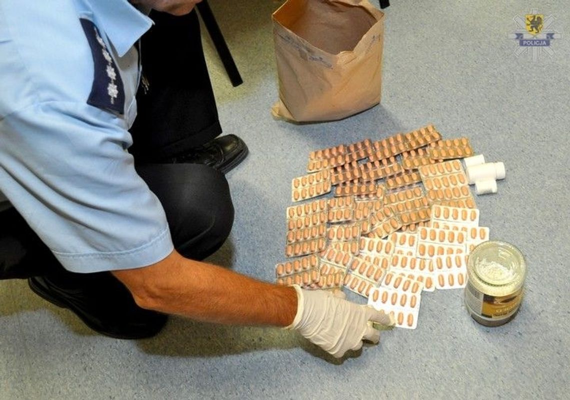 Wynosił z pracy leki i sprzedawał w internecie Wynosił z pracy leki i sprzedawał w internecie