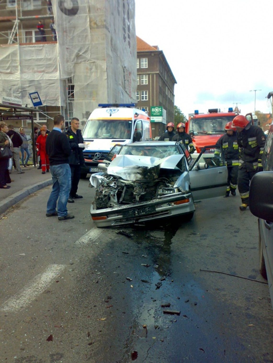 Wypadek autobusu i hondy w Gdańsku, ranni pasażerowie i kierowca