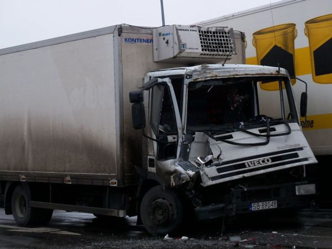 Wypadek czy awaria? Al. Solidarności zakorkowana ponad godzinę Wypadek czy awaria? Al. Solidarności zakorkowana ponad godzinę