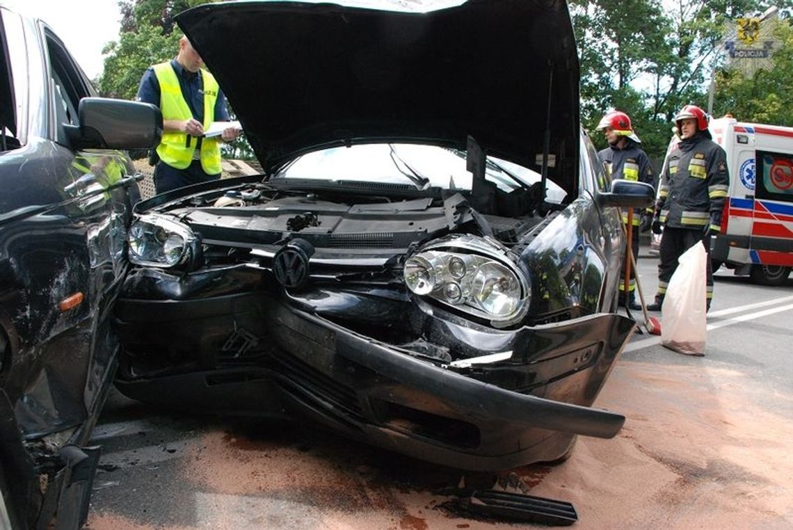 Wypadek na 3 Maja - pięć osób zostało odwiezionych do szpitala Wypadek na 3 Maja - pięć osób zostało odwiezionych do szpitala