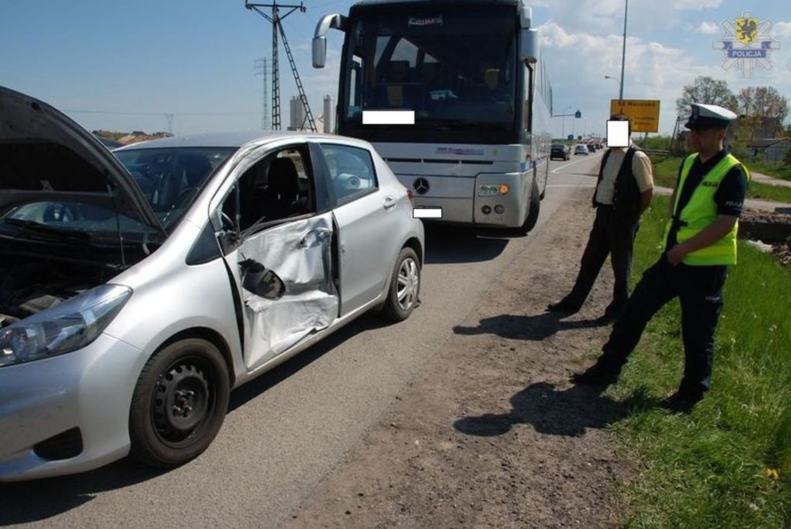 Wypadek na DK 7, 9-LATEK TRAFIŁ DO SZPITALA