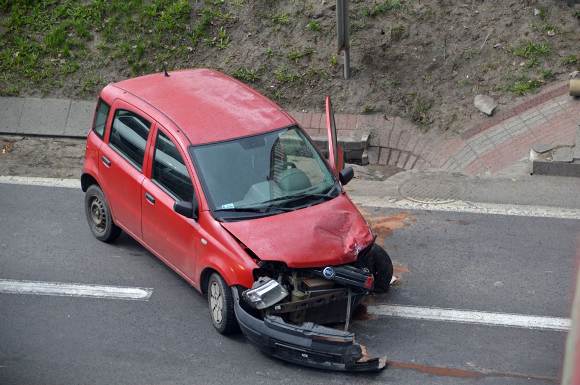 Wypadek pod wiaduktem w Czarlinie. Wypadek pod wiaduktem w Czarlinie.