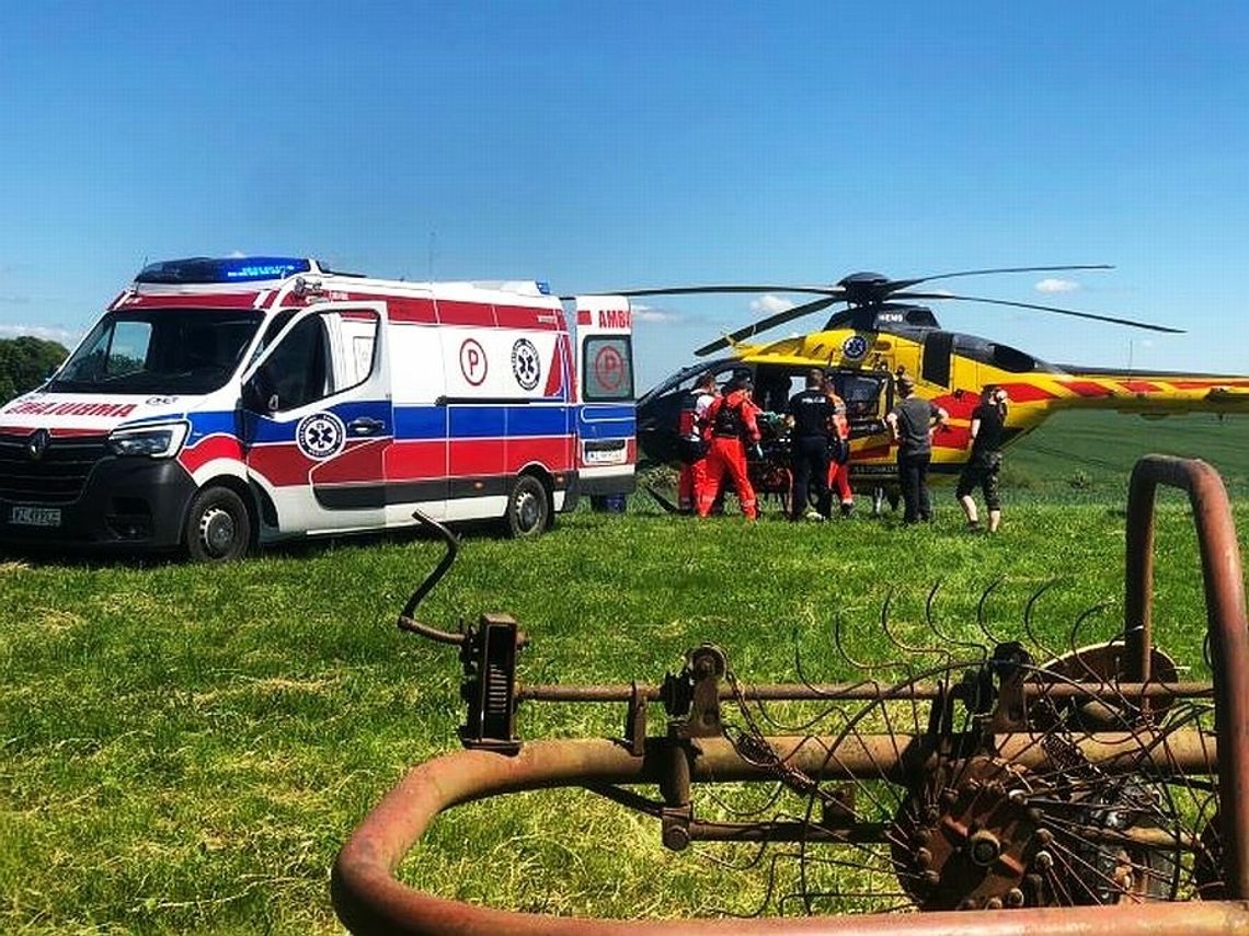 Wypadek przy pracach polowych. Mężczyźnie maszyną wciągnęła rękę...