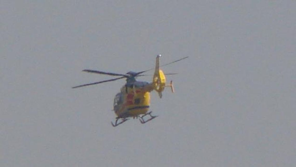 Wypadek przy pracy. Mężczyznę zabrano helikopterem do szpitala