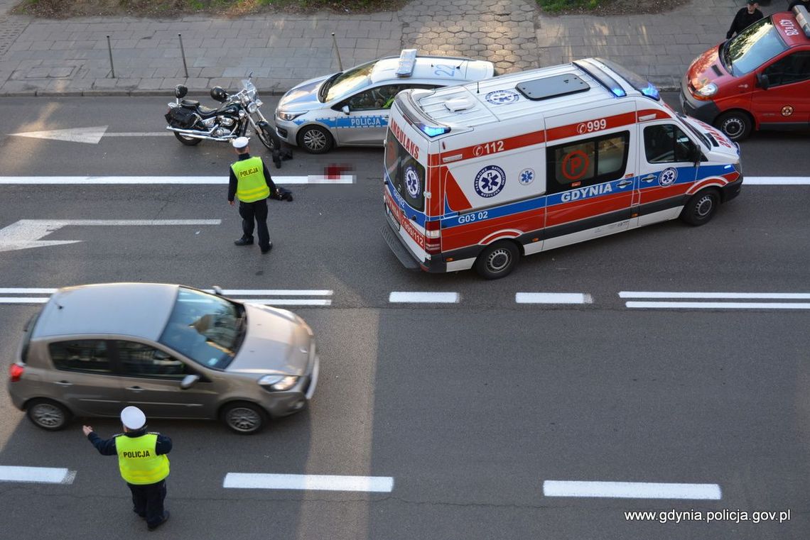 Wypadek z udziałem motocyklisty i samochodu na ul. Portowej Wypadek z udziałem motocyklisty i samochodu na ul. Portowej