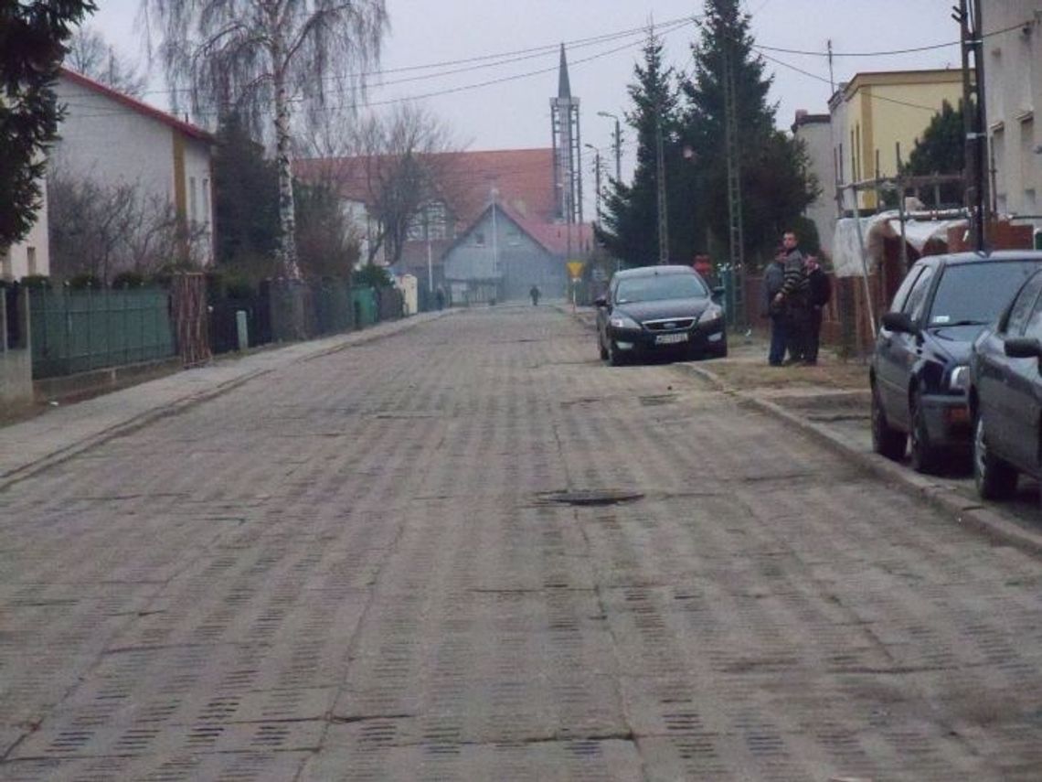 Wyremontują ulicę, zbudują boisko Wyremontują ulicę, zbudują boisko