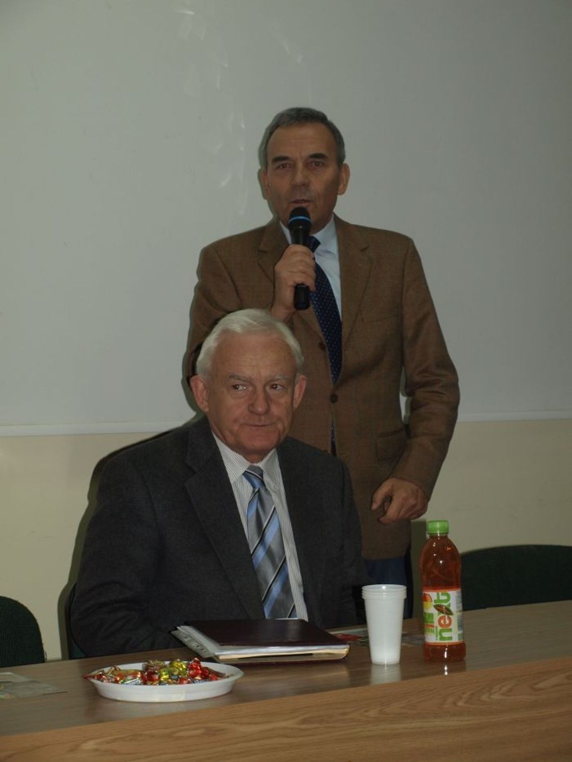 „Wyrok na zamówienie". Leszek Miller spotkał się z działkowcami