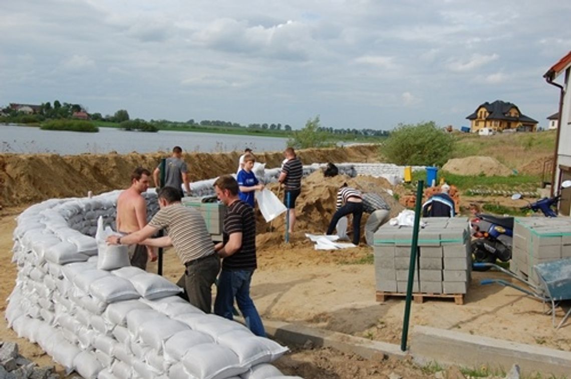 Wysoka woda płynie na Pomorze. Pierwsze zalanie domów w Jażwiskach Wysoka woda płynie na Pomorze. Pierwsze zalanie domów w Jażwiskach