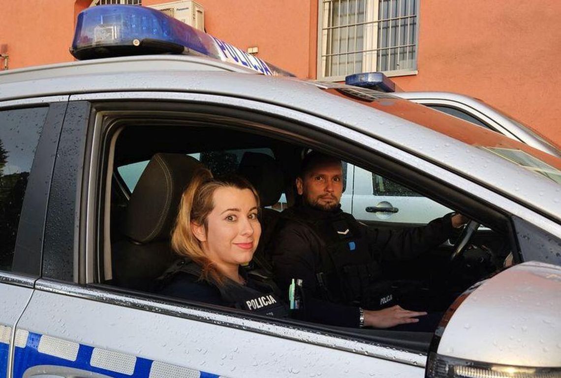 Wyważyli drzwi i wydostali seniora z zadymionego mieszkania!