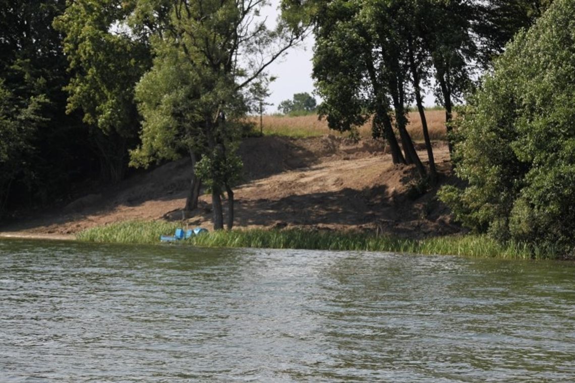 Z chronionego klifu powstała plaża