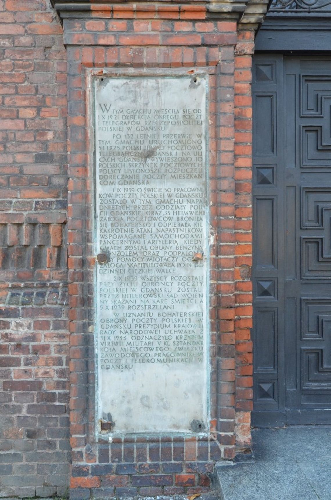 Z fasady Muzeum Poczty Polskiej w Gdańsku zniknęły tablice, ale wkrótce pojawią się nowe